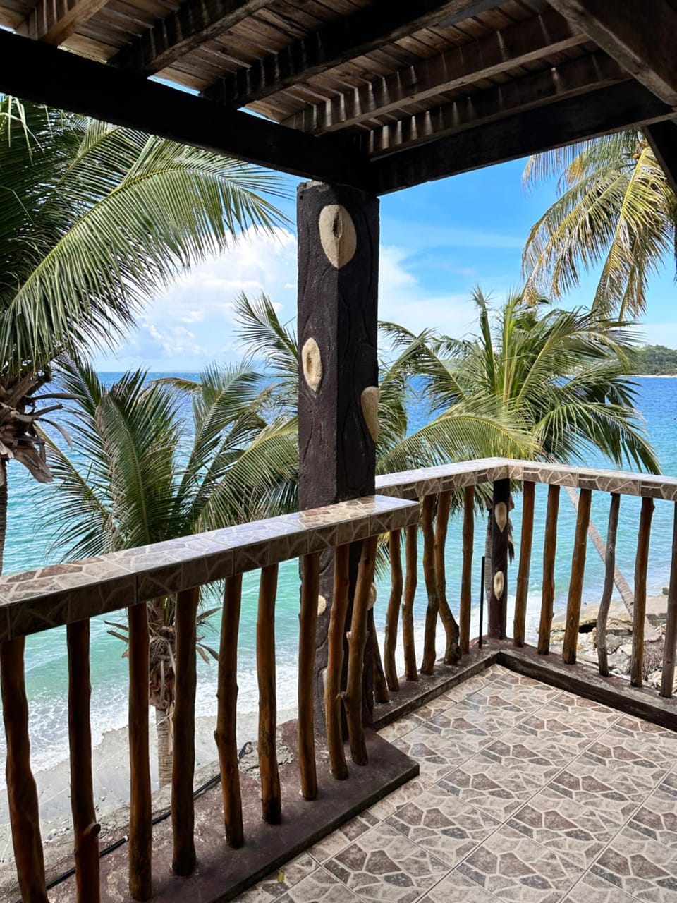 Bamboo House Beach Lodge & Restaurant Hotel in Puerto Galera