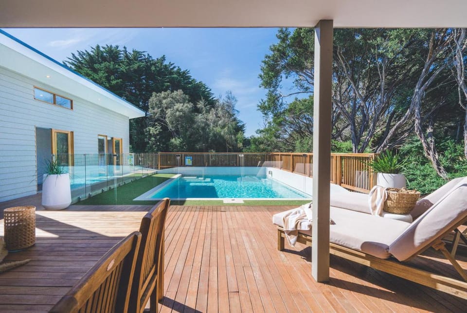 Pool view, Swimming pool, sunbed