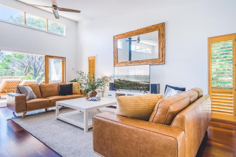 TV and multimedia, Living room, fireplace