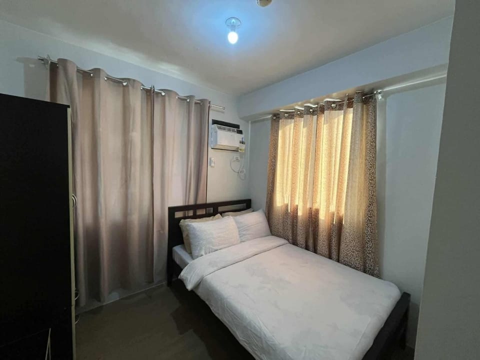 Bed, Photo of the whole room, Bedroom, air conditioner