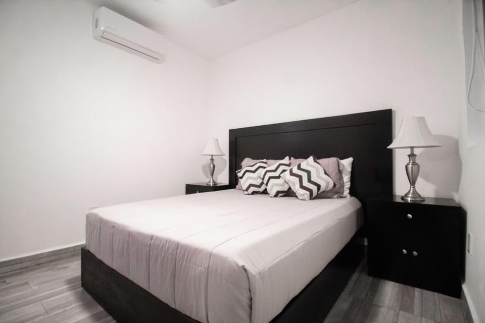 Bed, Photo of the whole room, Bedroom, air conditioner