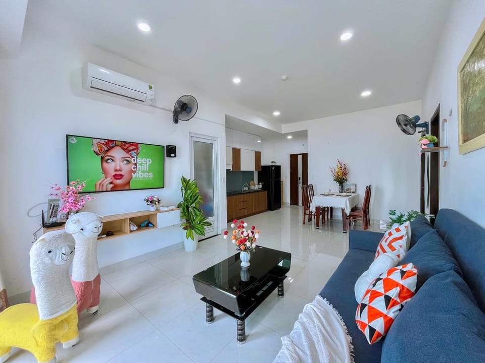 TV and multimedia, Living room, Evening entertainment