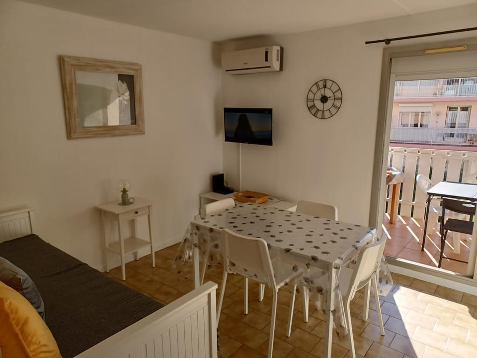 TV and multimedia, Dining area, air conditioner