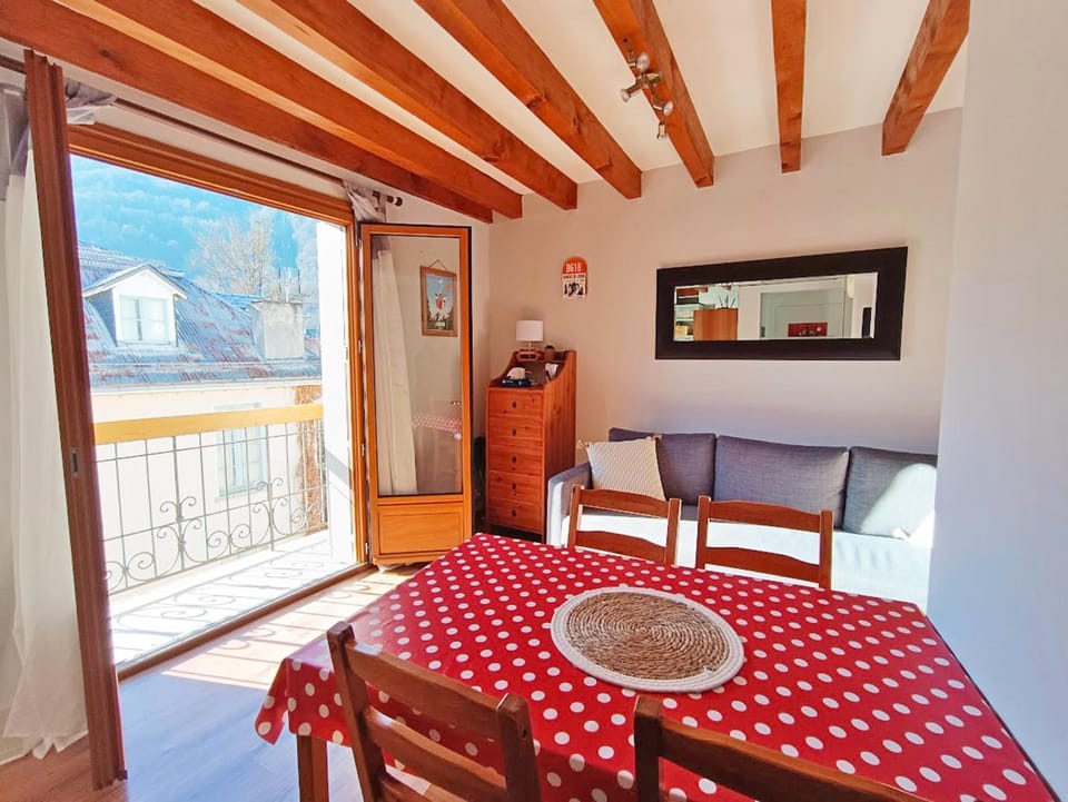 View (from property/room), Balcony/Terrace, Seating area, Dining area