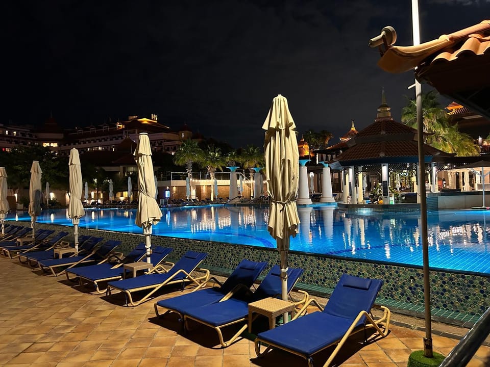 Marvelous private beach apartment in Palm Dubai within Anantara 5 star resort Apartment in Dubai