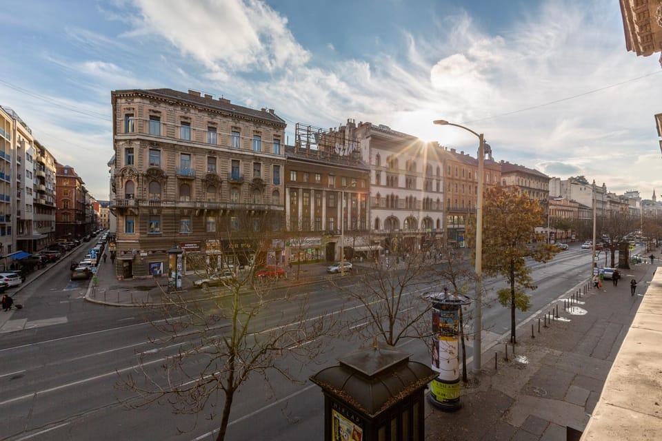 Day, Neighbourhood, City view, Street view, Parking
