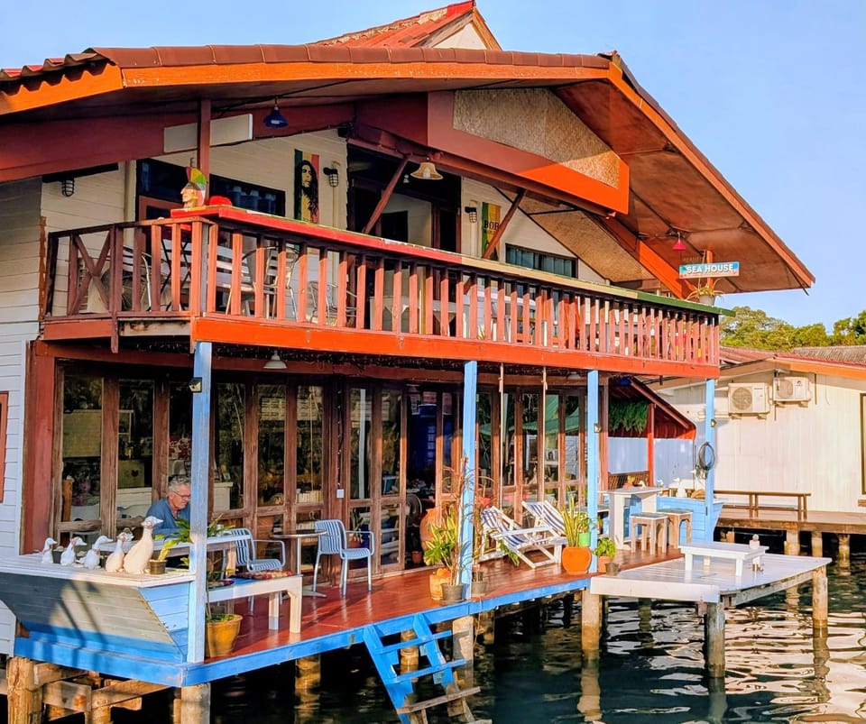 Property building, Restaurant/places to eat, Balcony/Terrace