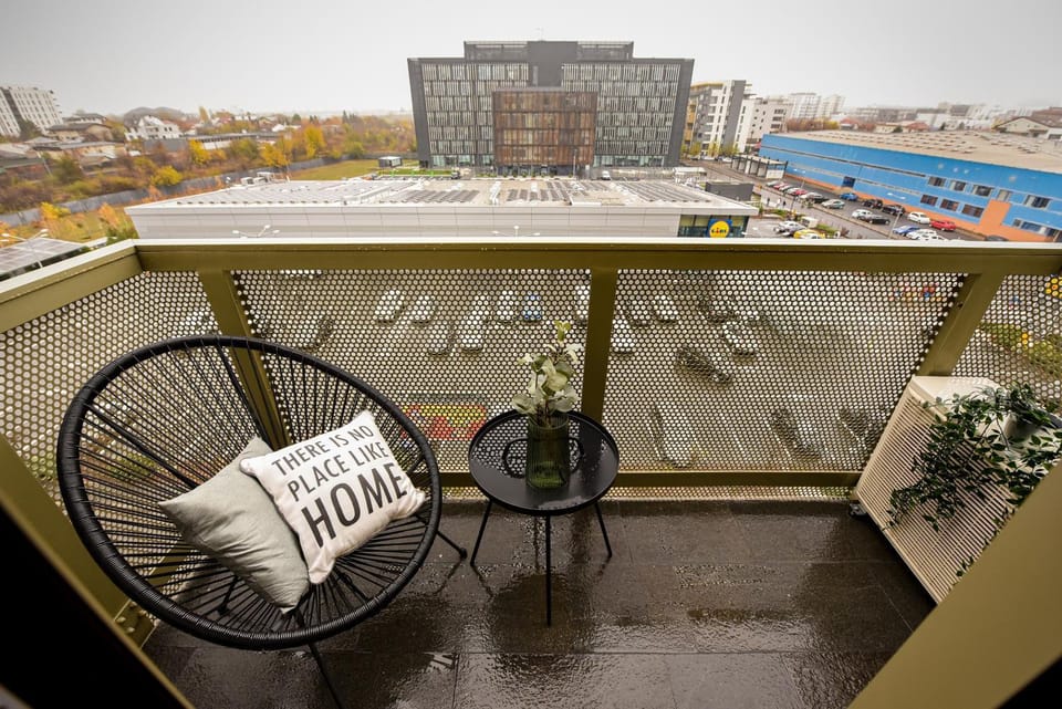 Property building, Patio, Day, View (from property/room), Balcony/Terrace, City view