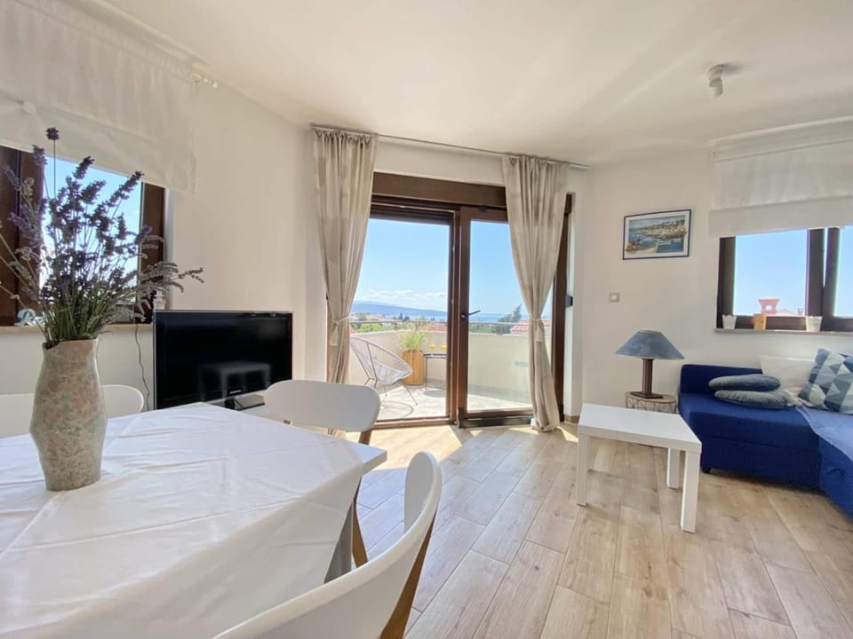 TV and multimedia, Living room, Dining area, Sea view