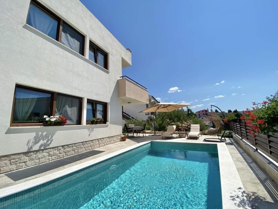 Property building, Pool view, Swimming pool