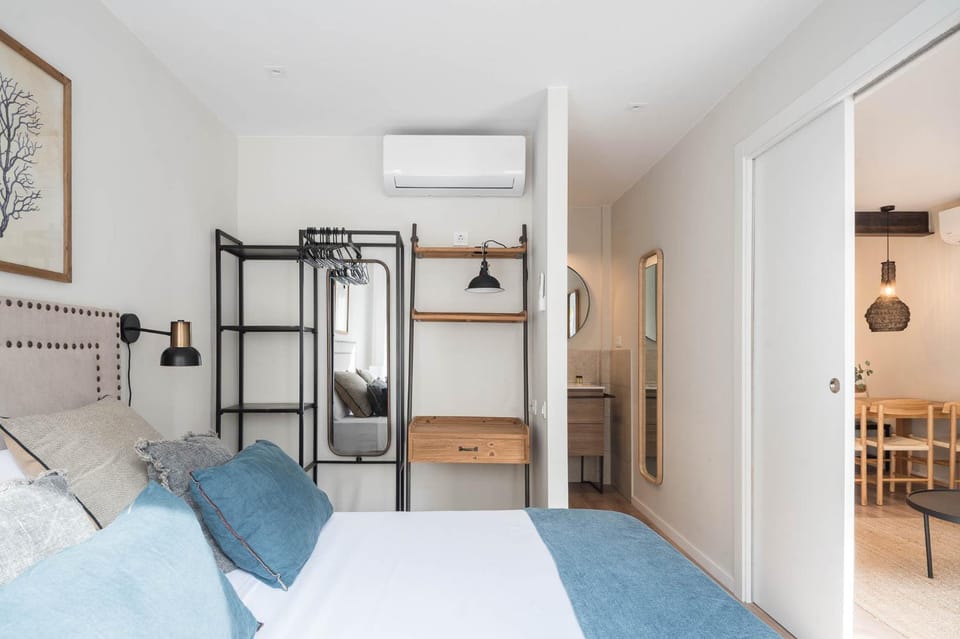 Bed, Bedroom, air conditioner