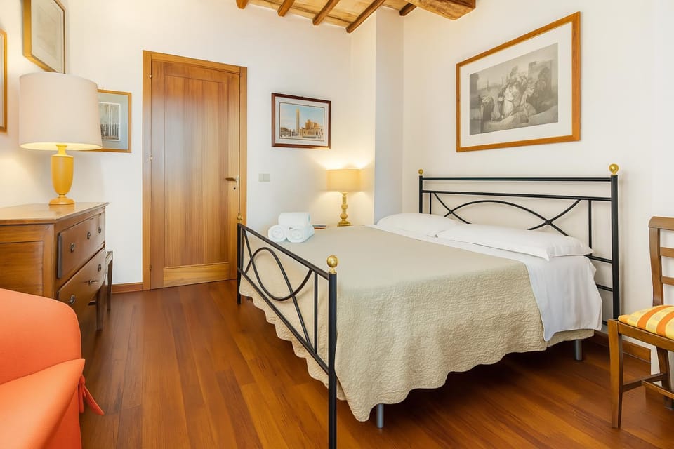 The Balcony Suite - Piazza del Campo Apartment in Siena