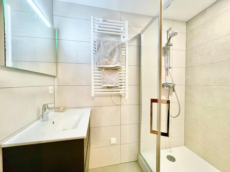 Shower, Bathroom