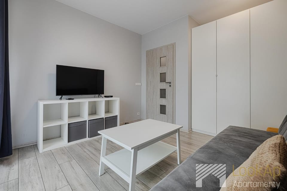 Bed, TV and multimedia, Living room, Photo of the whole room, Seating area, Evening entertainment, wardrobe