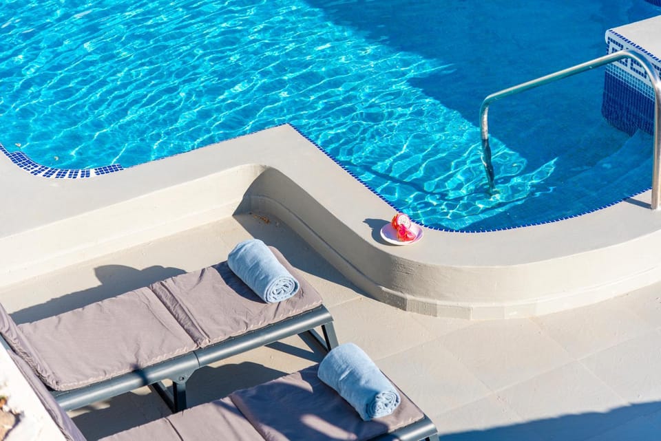 View (from property/room), Balcony/Terrace, Pool view, Swimming pool, Swimming pool, sunbed