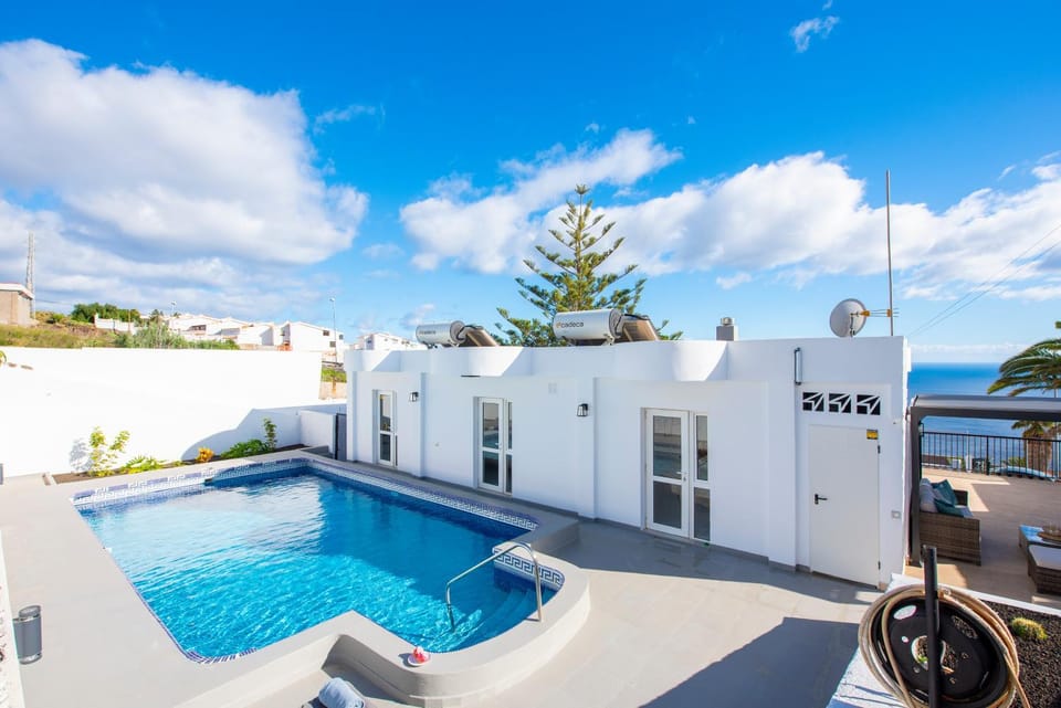 Property building, Natural landscape, Seating area, Mountain view, Pool view, Sea view, Swimming pool, Swimming pool