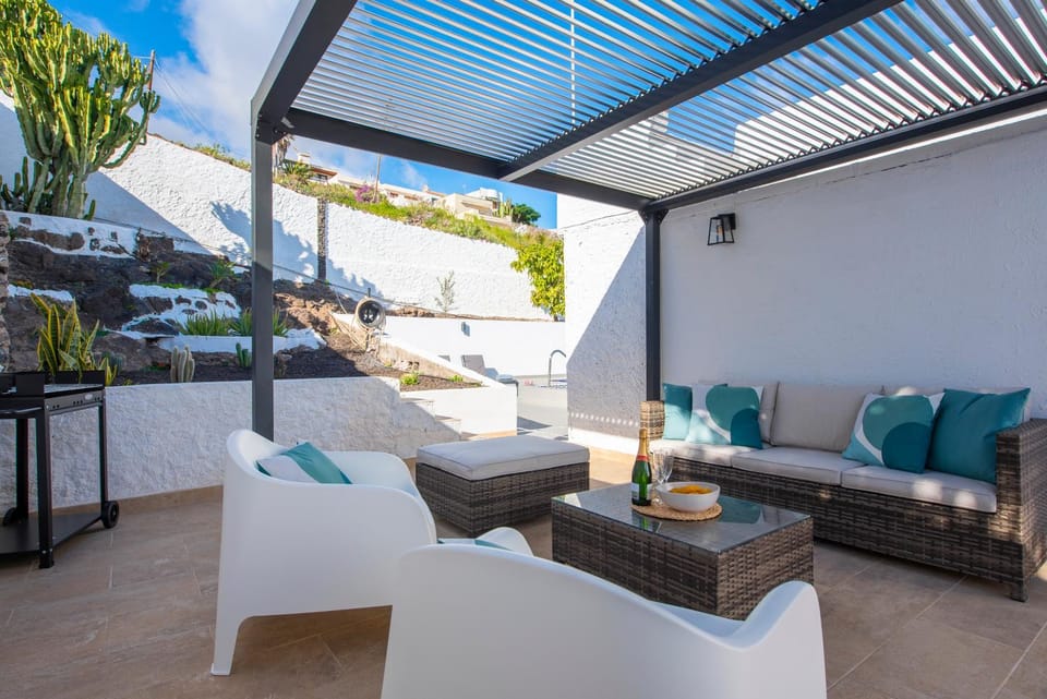 Patio, Garden, Balcony/Terrace, Seating area, Garden view, hair dresser