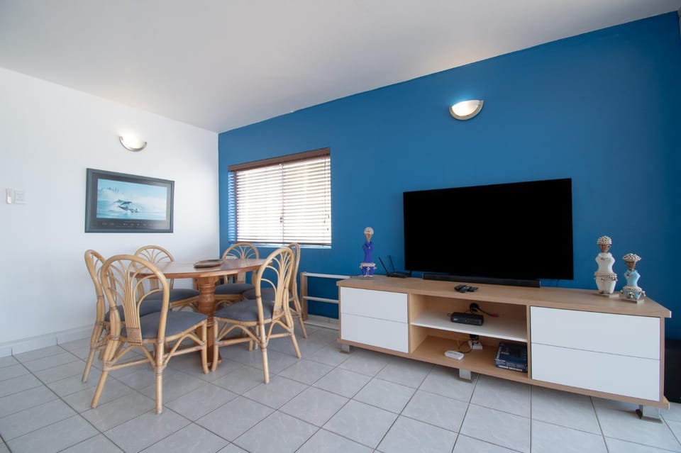 Communal lounge/ TV room, TV and multimedia, Dining area, Evening entertainment