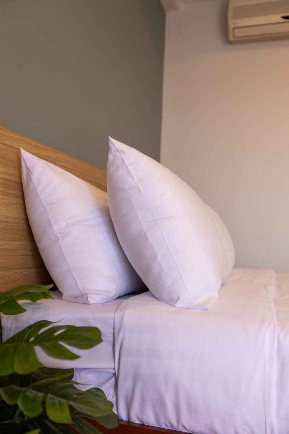 Bed, Bedroom, air conditioner