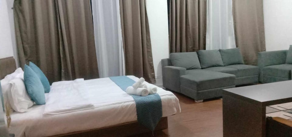 Bed, Seating area
