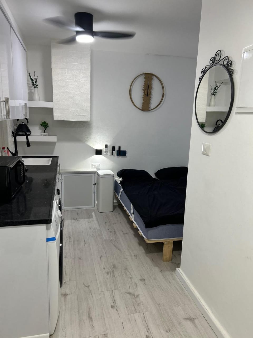 Kitchen or kitchenette, Bedroom