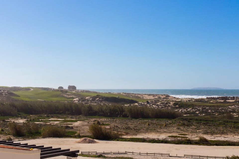 T2 sea view, pool, golf, private terrace, Praia del Rey, Óbidos A1 Apartment in Amoreira