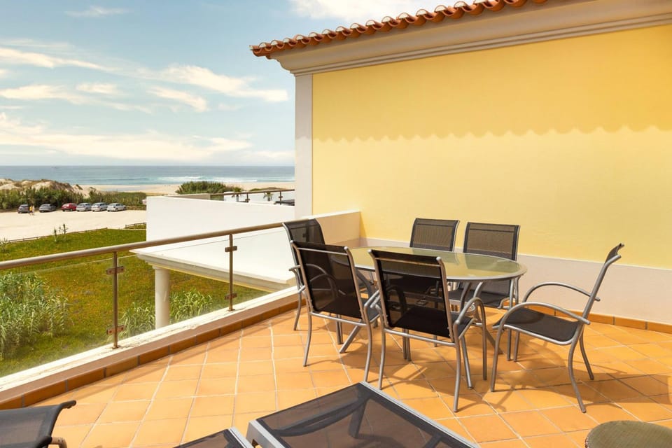 T2 Sea view, pool, golf, private terrace, Praia del Rey, Óbidos C3 Apartment in Amoreira