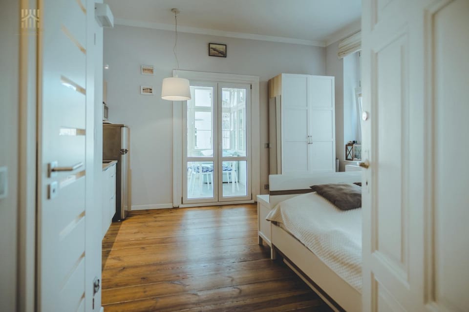 Bed, Photo of the whole room, wardrobe