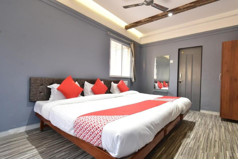 Bed, Photo of the whole room, Bedroom, fireplace