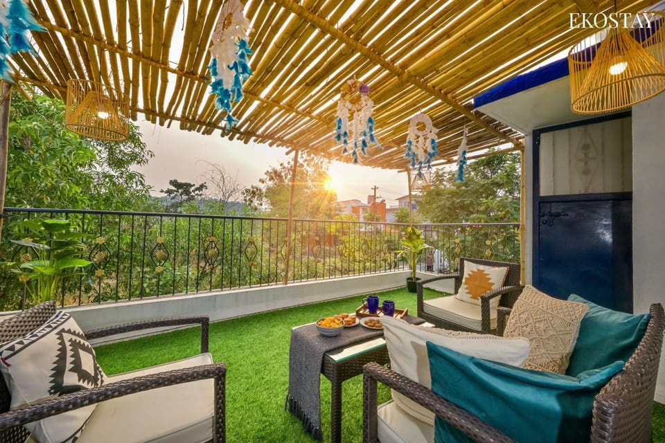 Patio, Spring, Day, Natural landscape, Garden, View (from property/room), Balcony/Terrace, Living room, Seating area, Garden view, sunbed