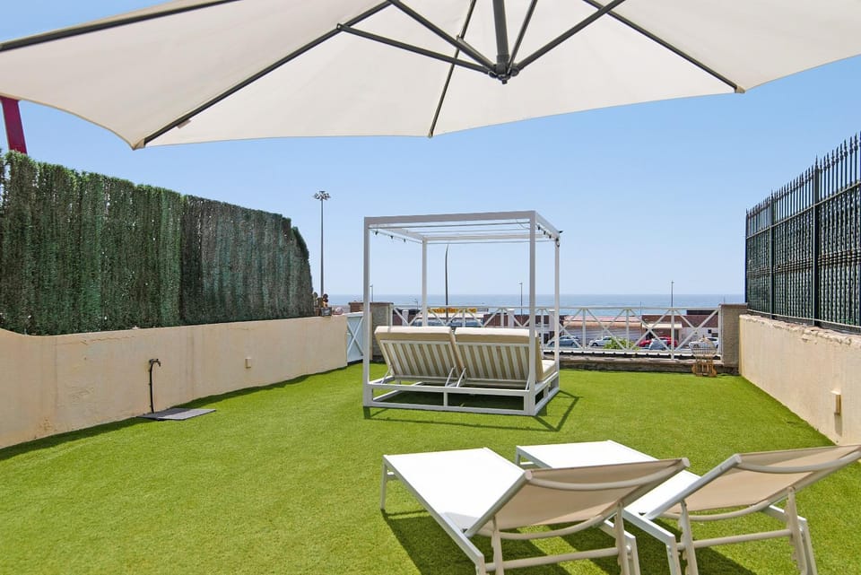 Property building, Balcony/Terrace, Living room