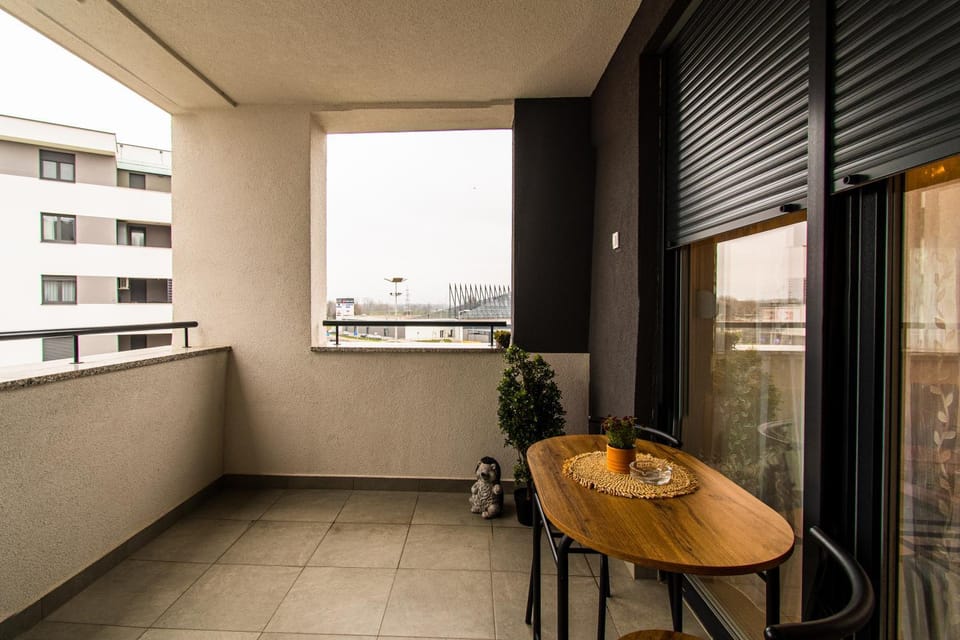 View (from property/room), Balcony/Terrace, Balcony/Terrace, Seating area, Location, internet