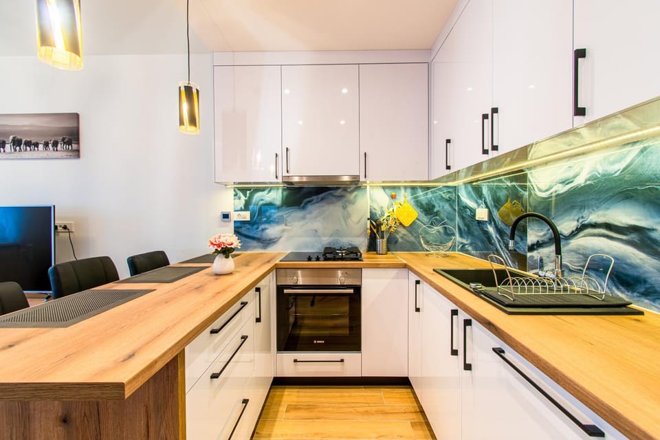 TV and multimedia, Kitchen or kitchenette, Dining area, dishwasher, heating, internet, oven, stove
