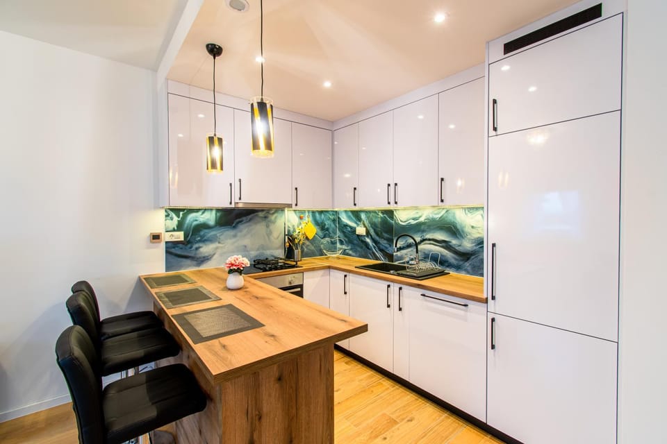 Kitchen or kitchenette, Seating area, heating, internet, oven, stove