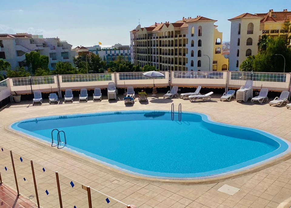 Pool view, Swimming pool, sunbed