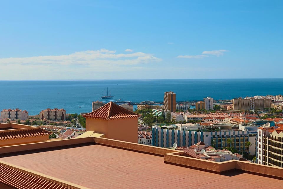 Natural landscape, View (from property/room), Balcony/Terrace, City view, Sea view