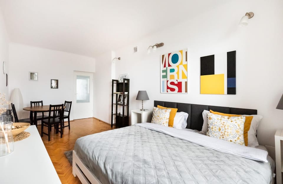 Bed, Living room, Photo of the whole room, Seating area, Dining area, Bedroom