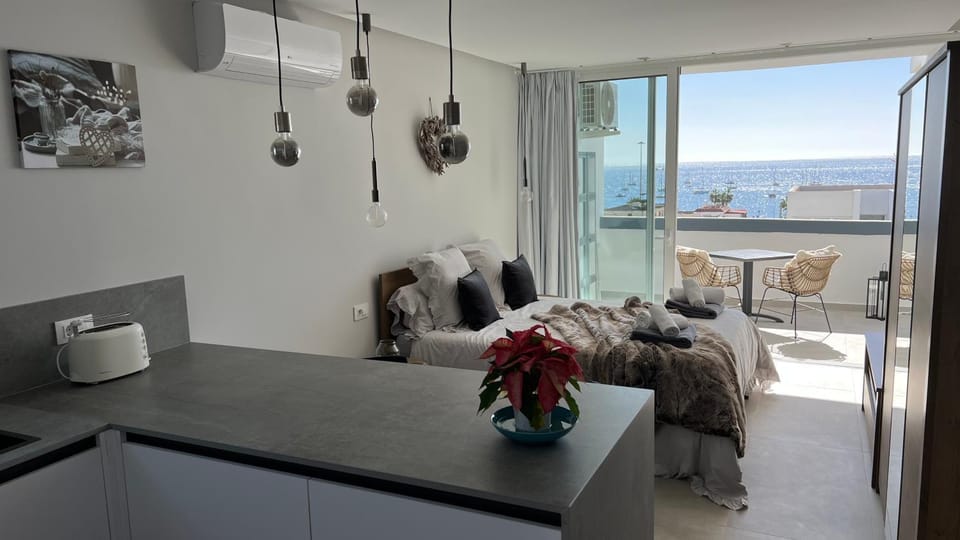 Boutique studio, sea views of Las Vistas and free wifi Apartment in Playa de las Americas