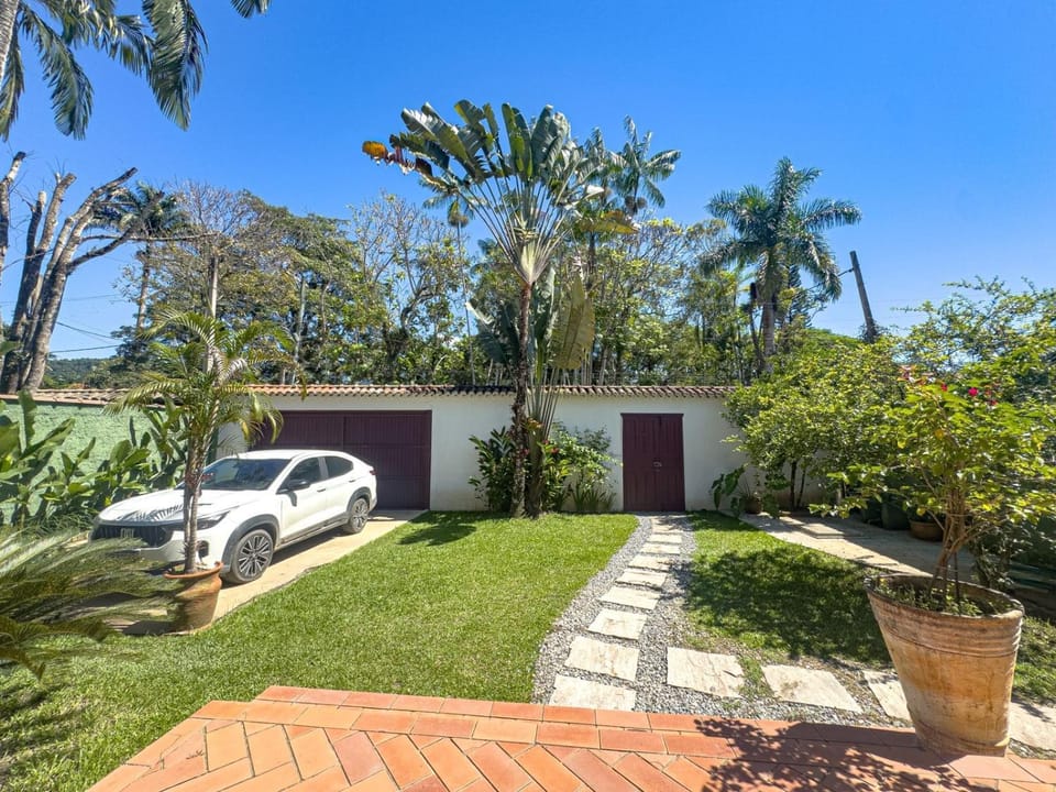 Property building, Garden, Parking