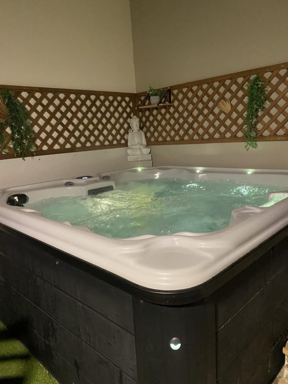 Chambre au calme avec spa privatif gratuit sud aveyron les palmiers des causses Bed and Breakfast in Occitanie