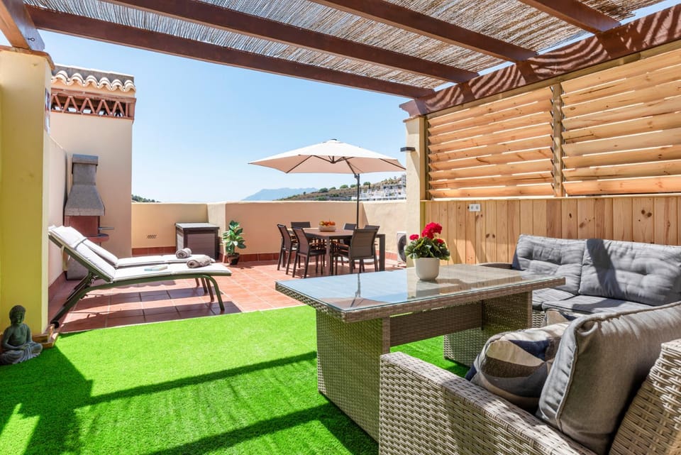 View (from property/room), Balcony/Terrace, Seating area, Dining area, sunbed