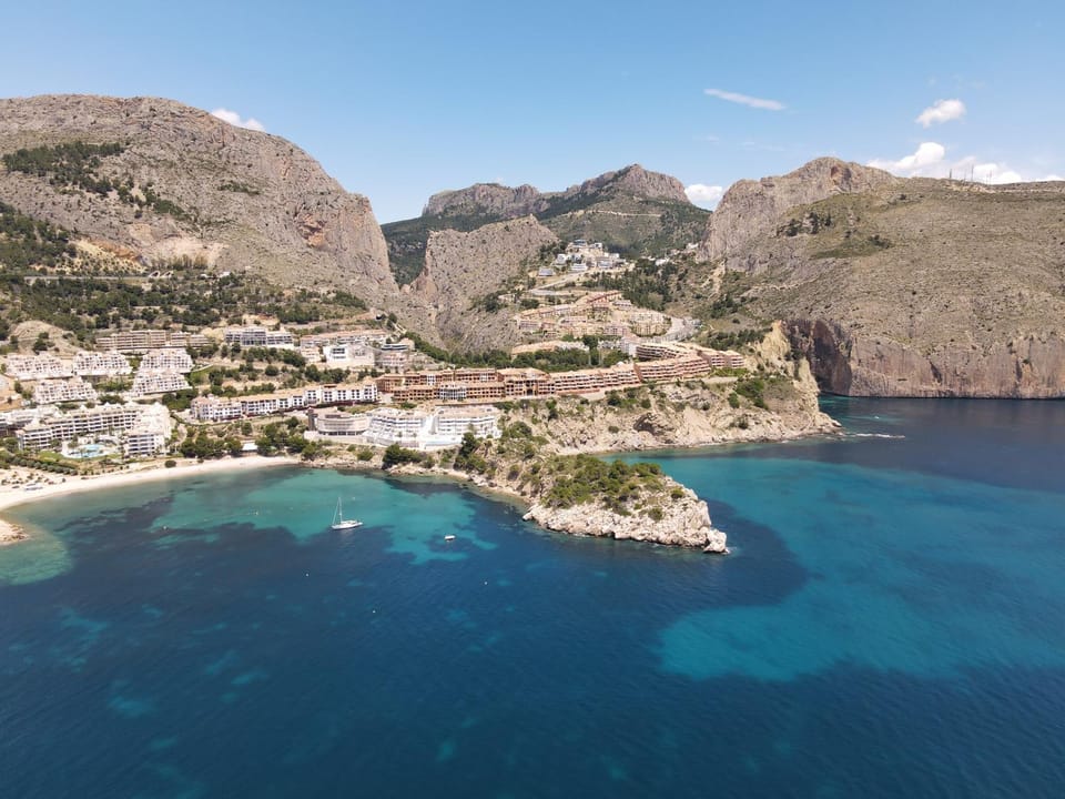 Property building, Natural landscape, Bird's eye view, Beach, Mountain view, Sea view