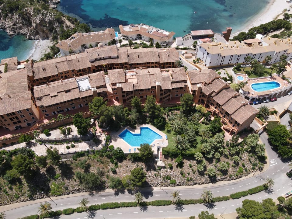 Property building, Bird's eye view, Pool view, Sea view, Swimming pool, Swimming pool