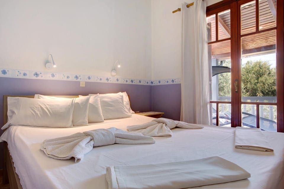 Property building, Living room, Bedroom