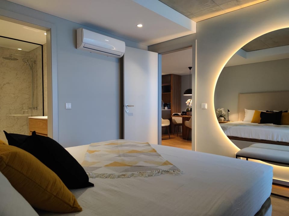 Bed, Photo of the whole room, Bedroom, wardrobe, air conditioner