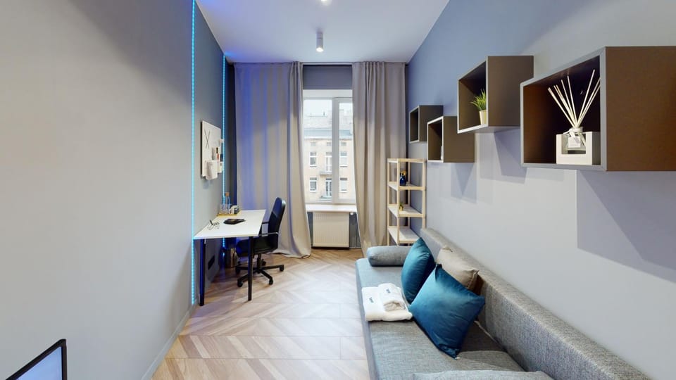 Bed, Seating area, Bedroom