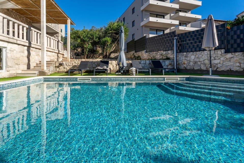 Sauna, Sea view, Swimming pool, air conditioner