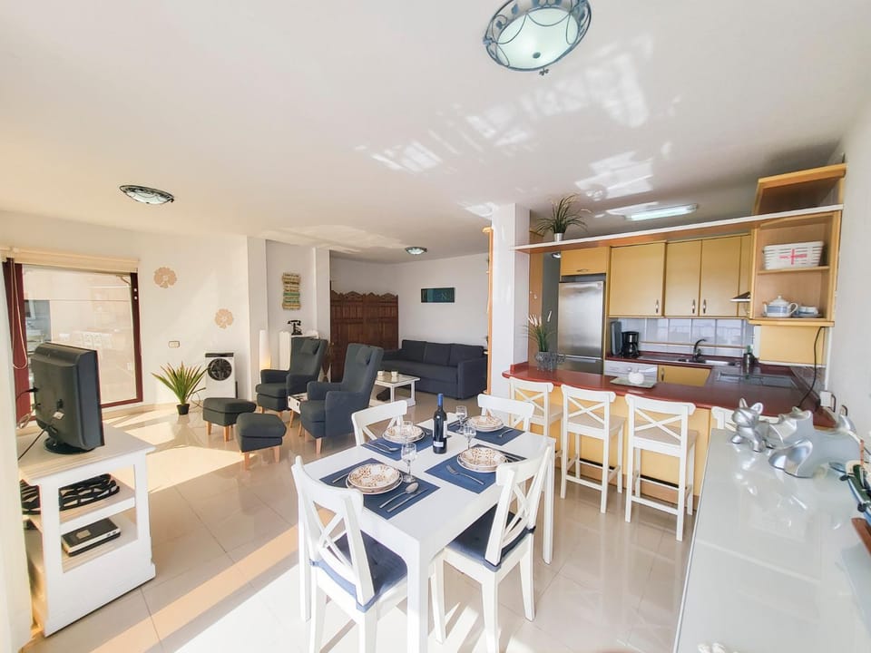 TV and multimedia, Kitchen or kitchenette, Living room, Dining area, pet friendly, stove