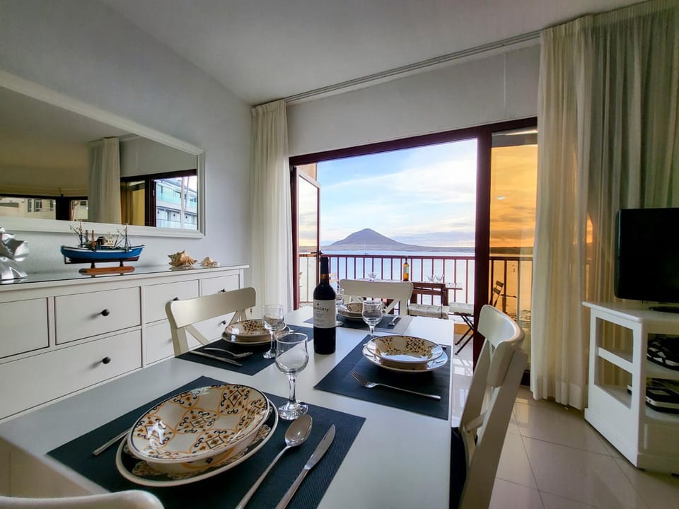 TV and multimedia, Living room, Dining area, Sea view