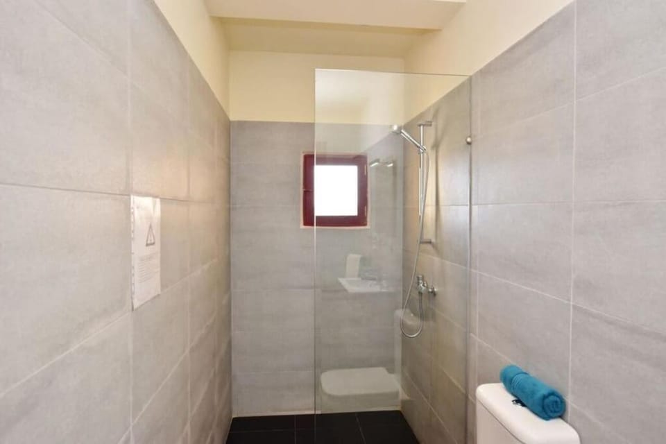 Shower, Bathroom, towels